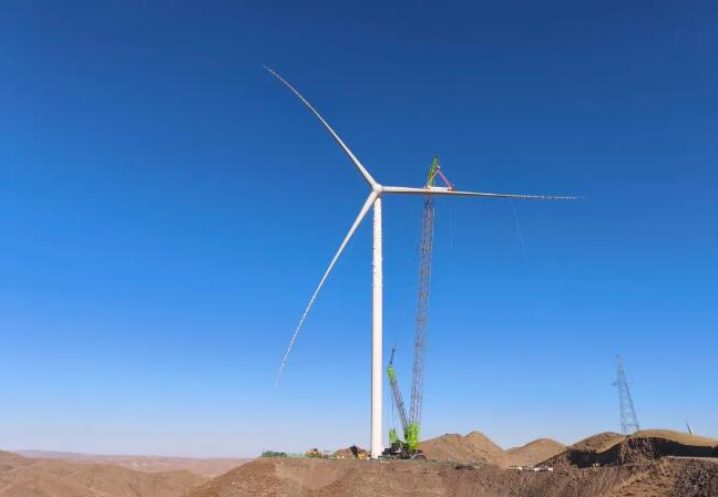 甘肅天祝10萬千瓦風(fēng)電項(xiàng)目完成首臺風(fēng)機(jī)吊裝